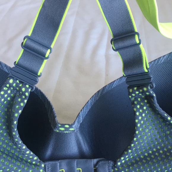 Maidenform Sports Bra - Picture 3 of 3